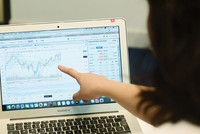 Doanh nghiệp trả cổ tức cao chủ yếu do có khoản lợi nhuận đột biến.