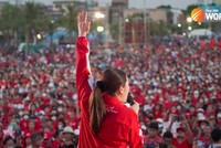 Ứng cử viên Thủ tướng của Đảng Vì nước Thái Paetongtarn Shinawatra diễn thuyết trước người ủng hộ. Nguồn: ThaiPBS.