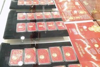 Để chiếm được cảm tình, Lan Anh đã đưa bà V. đến các cửa hàng xe máy, cửa hàng vàng… rồi thực hiện việc mua bán với giá ưu đãi thu tiền lãi ngay. (Ảnh minh họa: Trần Việt/TXVN).