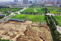 Để trở thành điểm đến hấp dẫn dòng vốn nước ngoài, Việt Nam cần giải quyết vấn đề bảo đảm bằng quyền sử dụng đất. Ảnh: Đ.T.