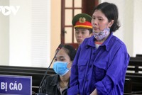 Hai bị cáo tại phiên xét xử.