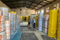 Lực lượng quản lý thị trường TP.HCM kiểm tra và thu giữ hơn 10.000 m2 tấm lợp lấy sáng Polycarbonate tại 02 chi nhánh của Công ty ANT vì nghi nhập lậu.
