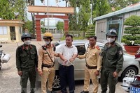 Công an huyện Phú Giáo bắt tạm giam đối tượng Bồ Như Phong. (Ảnh: TTXVN phát)