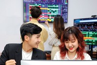 Chỉ số giá cổ phiếu hầu hết các nhóm ngành thường tăng sau khi lãi suất giảm 