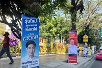 Băng rôn bầu cử trên một đường phố ở thủ đô Bangkok (Thái Lan). (Ảnh: Đỗ Sinh/TTXVN).
