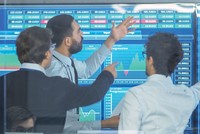 Thị trường đầu tư thời gian này được ví như vùng nước đầy biến động