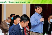 Cổ đông Tô Hồng Sơn phát biểu tại một đại hội cổ đông.