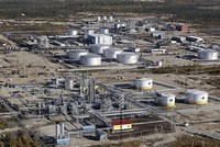 Nhà máy lọc dầu Rosneft ở thị trấn Gubkinsky, Tây Siberia, Nga. (Ảnh: AFP/TTXVN)