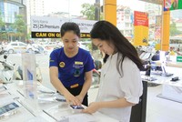 Các doanh nghiệp bán lẻ công nghệ đang giảm mạnh giá bán nhiều sản phẩm.