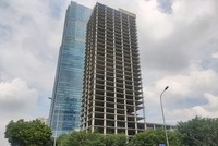 Bộ Xây dựng đề xuất Thủ tướng cho phép Vicem tiếp tục hoàn thiện dự án Trung tâm điều hành và giao dịch bỏ hoang nhiều năm.