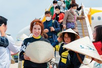 Lượng khách nội địa và quốc tế di chuyển bằng đường hàng không tăng mạnh trong 4 tháng đầu năm 2023.