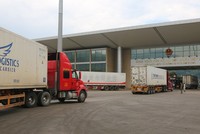 Xuất khẩu qua các cửa khẩu biên giới đất liền sang Trung Quốc năm 2022 giảm 63% so với 2021.