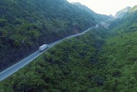 Một đoạn Quốc lộ 4A qua Cao Bằng.