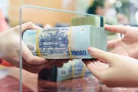 Mặt bằng lãi suất dù hạ so với hồi đầu năm, nhưng vẫn ở mức cao.