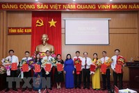 Trao quyết định luân chuyển, điều động, bổ nhiệm cán bộ lãnh đạo, quản lý. (Ảnh: Vũ Hoàng Giang/TTXVN)