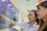 Nhóm cổ phiếu chứng khoán, đầu tư công, bất động sản khu công nghiệp đang thu hút dòng tiền.