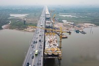 Tiến độ giải ngân đầu tư công được đẩy mạnh sẽ tạo ra lượng công việc dồi dào cho các doanh nghiệp xây dựng hạ tầng.