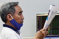 Báo chí luôn là nguồn thông tin hữu ích cho tất cả các nhà đầu tư.