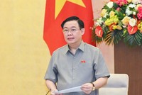 Chủ tịch Quốc hội Vương Đình Huệ phát biểu tại phiên họp.