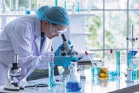 Nhiệm vụ cốt lõi của ngành dược phẩm phát minh là thúc đẩy giới hạn của kiến thức khoa học trở thành các loại thuốc và vắc-xin tiên tiến mang lại lợi ích cho mọi người trên khắp thế giới.