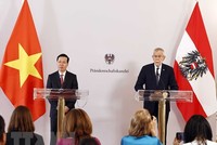 Chủ tịch nước Võ Văn Thưởng và Tổng thống Cộng hòa Áo Alexander Van der Bellen gặp gỡ báo chí. (Ảnh: Thống Nhất/TTXVN).