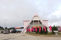 Lượng hàng hóa lưu thông qua Cửa khẩu Quốc tế Nam Giang ngày càng tăng do đó tỉnh Quảng Nam đề xuất mở rộng, nâng cấp dự án quốc lộ 14D.