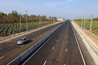 Một đoạn tuyến cao tốc Phan Thiết - Dầu Giây do Nhà nước đầu tư 100% vốn Ảnh: Dương Giang.