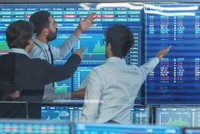 Triển vọng kinh tế hồi phục giúp thị trường chứng khoán tiếp tục tăng điểm.