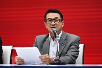 Lãnh đạo đảng Pheu Thai Cholnan Srikaew phát biểu tại cuộc họp báo ở Bangkok, Thái Lan, ngày 2/8/2023. (Ảnh: AFP/TTXVN)