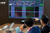 Sóng chứng khoán: Sóng tăng nhà đầu tư nên làm gì?