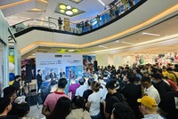 Sự kiện mở bán sớm Z Fold5 / Flip5 thu hút rất đông khách hàng quan tâm.