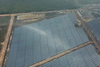 Nhà máy điện mặt trời Solar Park 01 tại huyện Đức Huệ, tỉnh Long An, do Công ty TNHH Hoàn Cầu Long An đầu tư. Ảnh Công ty.