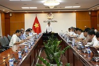 Bộ trưởng Bộ Công thương Nguyễn Hồng Diên, Phó trưởng ban thường trực Ban chỉ đạo Quốc gia về phát triển điện lực họp với các bên về triển khai dự án 500 kV mạch 3 đoạn Quảng Trạch.
