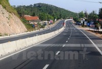 Dự án mở rộng Quốc lộ 1 đoạn qua tỉnh Quảng Bình giúp giảm ùn tắc giao thông. (Ảnh: Việt Hùng/Vietnam+)