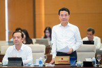 Bộ trưởng Bộ Thông tịn và truyền thông Nguyễn Mạnh Hùng phát biểu tại phiên thảo luận.