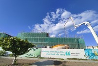 Một dự án nhà ở thương mại đang xây dựng trong Khu kinh tế Nhơn Hội.