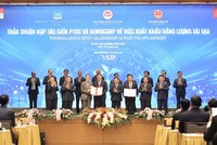 Liên danh PTSC - Sembcorp đón nhận giấy phép khảo sát các dự án năng lượng tái tạo ngoài khơi.