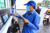 Dự báo, trong kỳ điều hành ngày mai, giá xăng trong nước có thể tăng từ 350-550 đồng/lít.