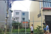 Người dân phải rào lại để giữ đất tại Khu dân cư Hiệp Bình Chánh.