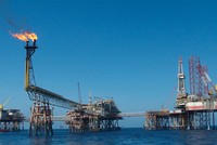 Nhiều ngành thấp thỏm với giá dầu