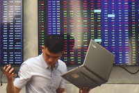 Với hiện trạng công nghệ hiện nay, nhiều sản phẩm, giải pháp phổ biến ở TTCK phát triển chưa thể áp dụng ở TTCK Việt Nam.