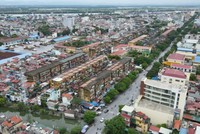 Toàn cảnh 10 dãy chung cư ở phường Vạn Mỹ trên đường Đà Nẵng. Ảnh: LT.