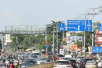 Quốc lộ 13 đoạn từ ngã tư Bình Phước đến cầu Bình Triệu là một trong 5 dự án được đề xuất mở rộng theo hình thức BOT. Ảnh: Lê Toàn.