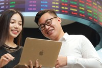 Dòng tiền của nhà đầu tư cá nhân tích cực tham gia thị trường chứng khoán.