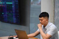 Thị trường chứng khoán điều chỉnh trong xu hướng tăng trưởng dài hạn, nên vẫn thu hút nhà đầu tư.