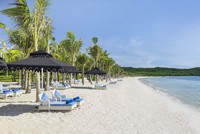 Bờ cát trắng mịn và nước biển xanh như ngọc tại Bãi Kem, Phú Quốc. Ảnh: JW Marriott Phu Quoc Emerald Bay Resort.