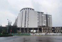 Cục Thuế tỉnh Quảng Bình vừa có quyết định cưỡng chế thuế với số tiền 2 tỷ đồng đối với Công ty cổ phần Du lịch Hà Nội - Quảng Bình, chủ đầu tư dự án Pullman Quảng Bình.