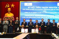 Công ty Green i - Park và Tập đoàn HiteJinro ký kết thỏa thuận thuê lại đất và cơ sở hạ tầng dưới sự chứng kiến của lãnh đạo tỉnh, các sở, ban, ngành Thái Bình.