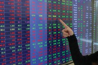 Một số nhóm ngành đang có tín hiệu tích cực như phân bón, khu công nghiệp, chứng khoán, dệt may, thủy sản…