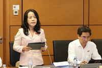 Đại biểu Nguyễn Thị Kim Thúy, Phó chủ nhiệm Ủy ban Xã hội phát biểu tại tổ. Ảnh: Duy Linh.